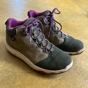 TEVA Womens Shoes Size 7.5